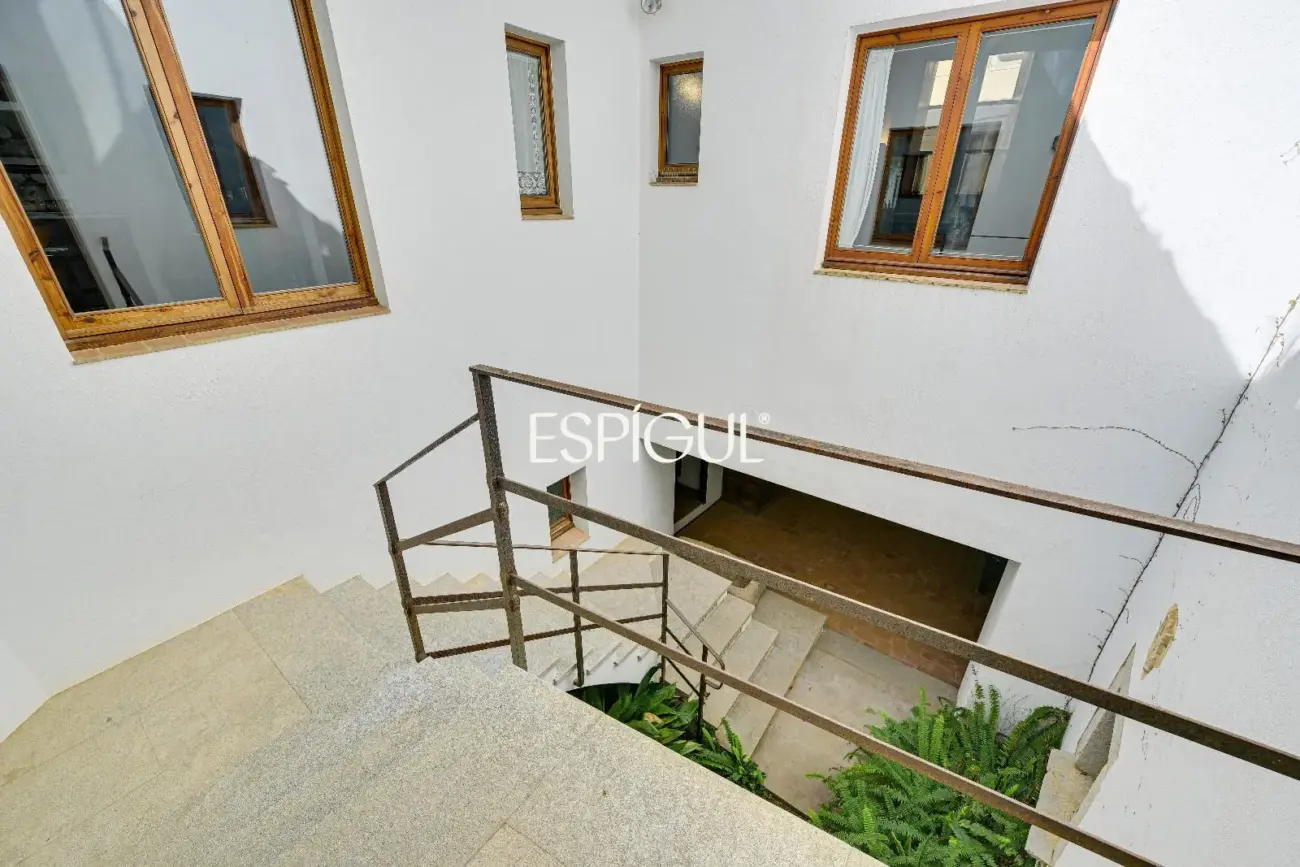 Exclusiva casa de pueblo con jardín en el centro