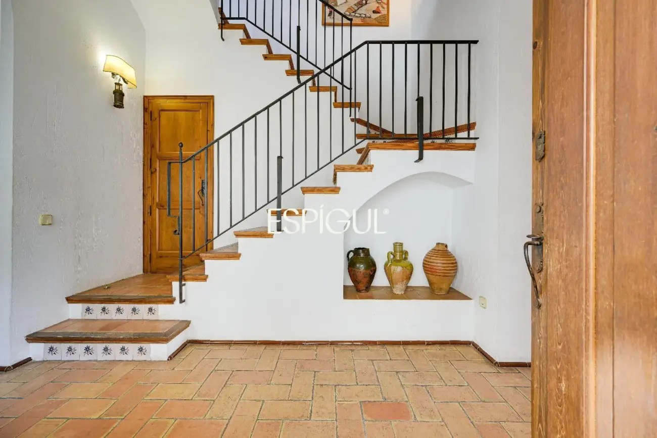 Exclusiva casa de pueblo con jardín en el centro