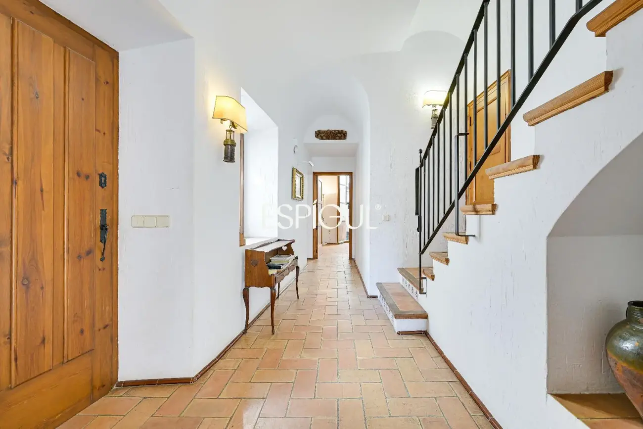 Exclusiva casa de pueblo con jardín en el centro