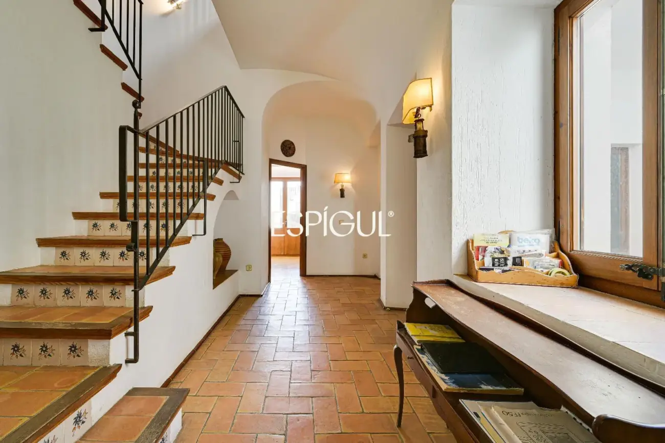 Exclusiva casa de pueblo con jardín en el centro