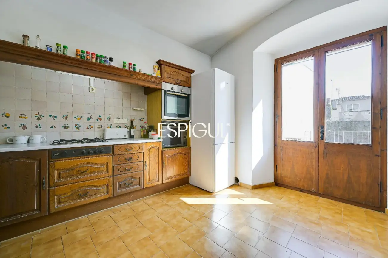 Exclusiva casa de pueblo con jardín en el centro