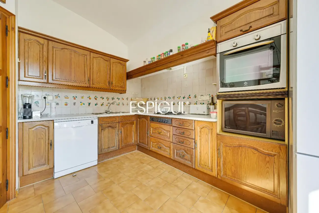 Exclusiva casa de pueblo con jardín en el centro