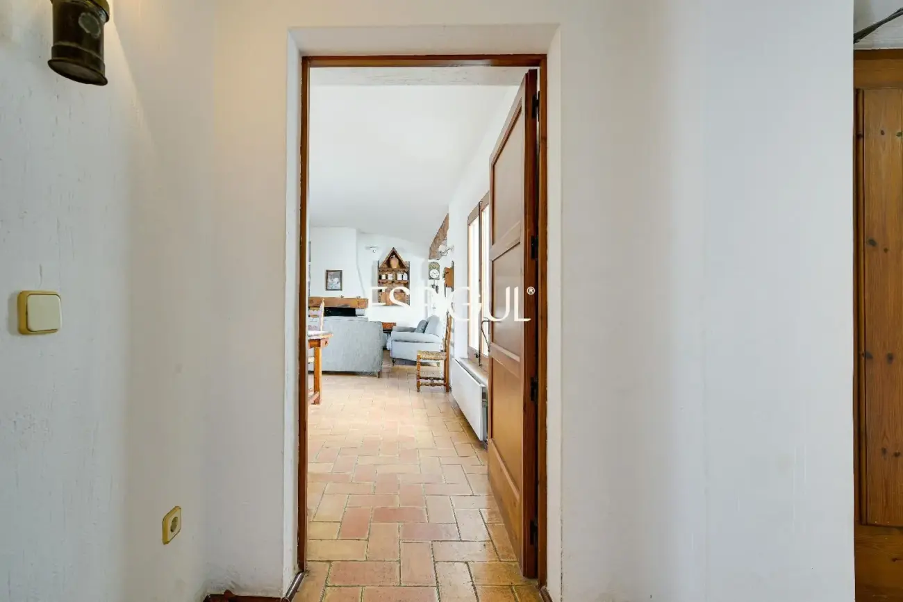 Exclusiva casa de pueblo con jardín en el centro