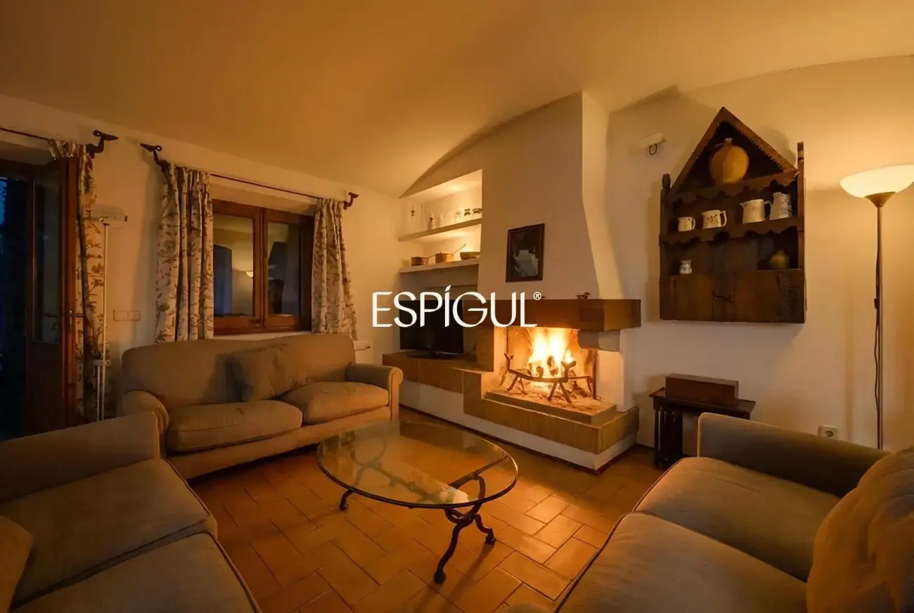 Exclusiva casa de pueblo con jardín en el centro