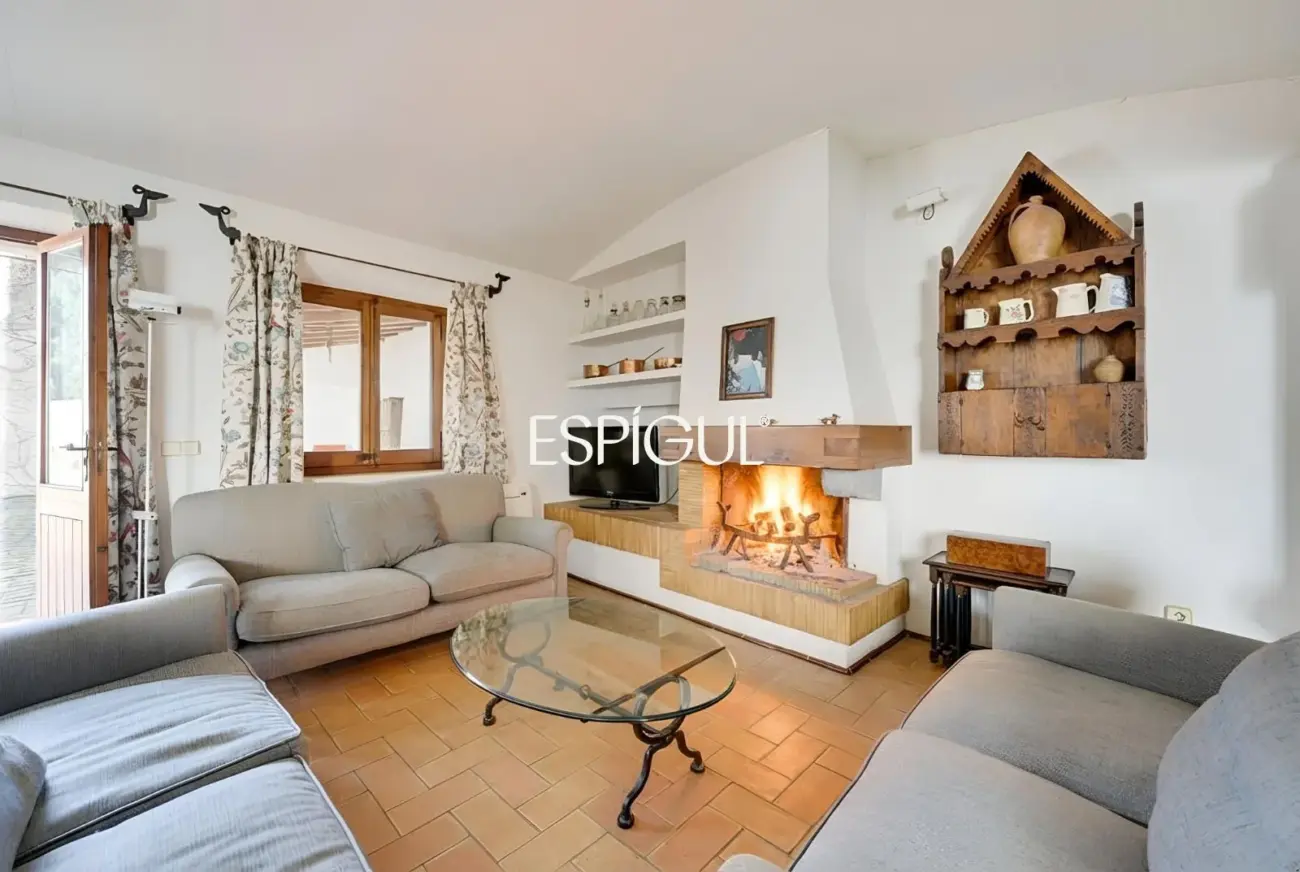 Exclusiva casa de pueblo con jardín en el centro