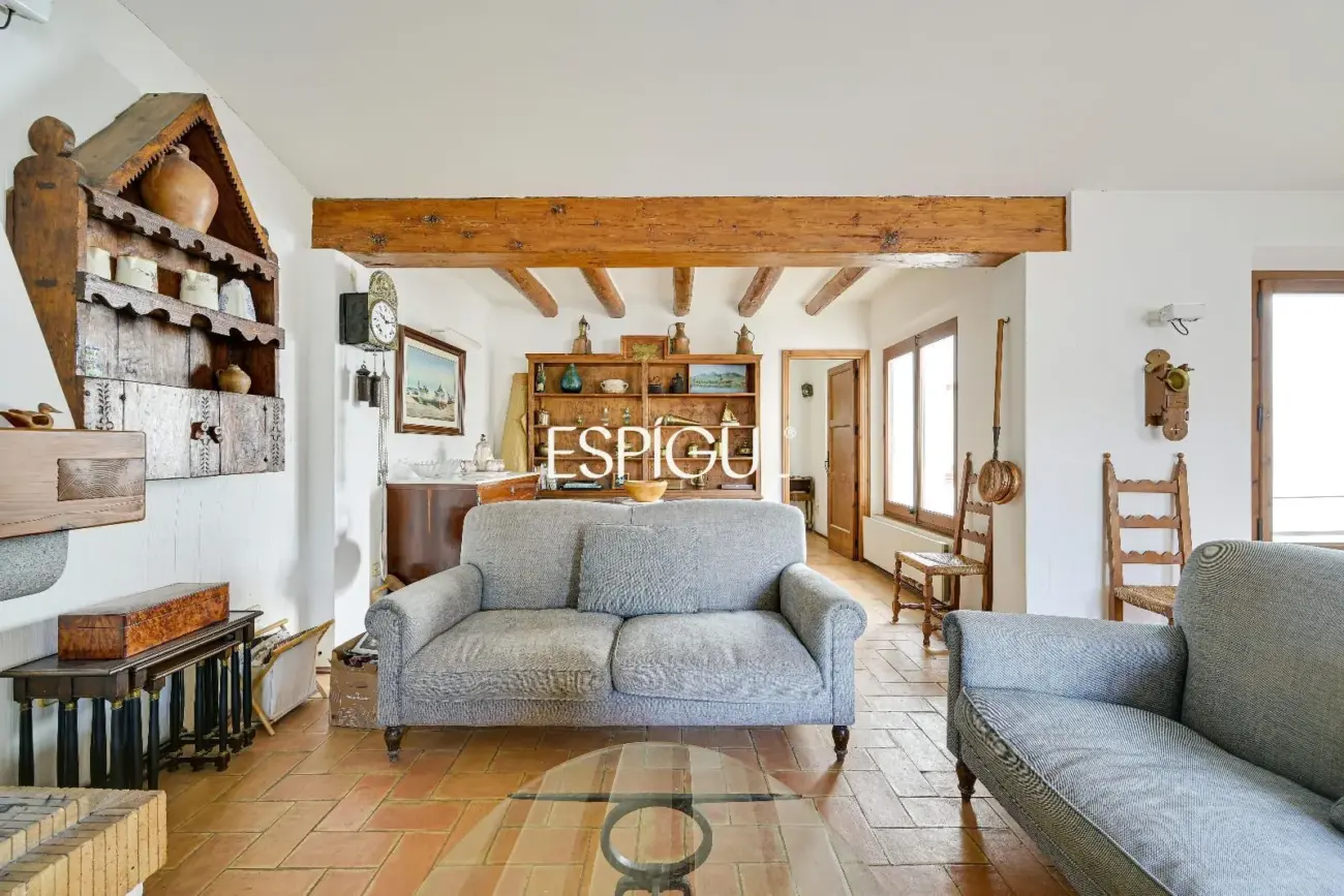 Exclusiva casa de pueblo con jardín en el centro