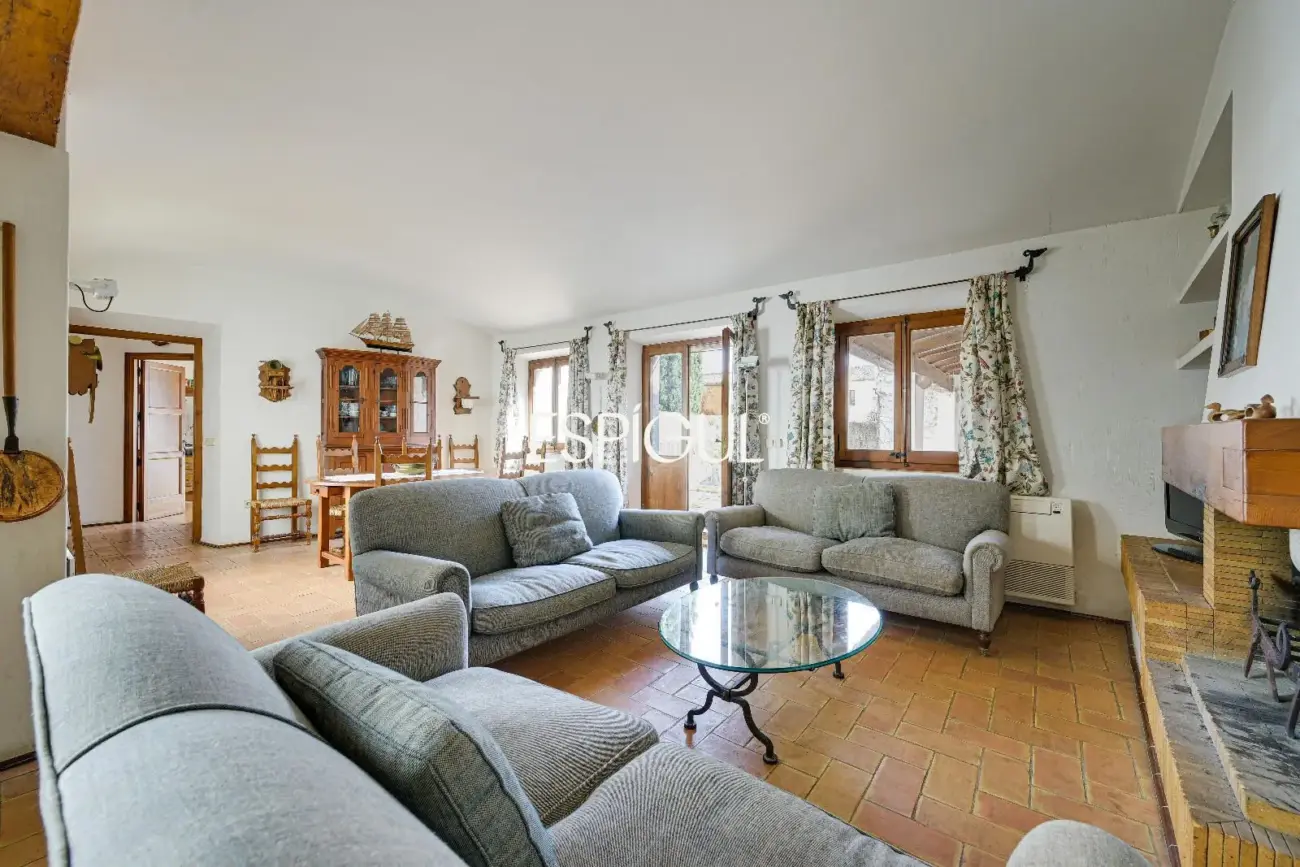 Exclusiva casa de pueblo con jardín en el centro