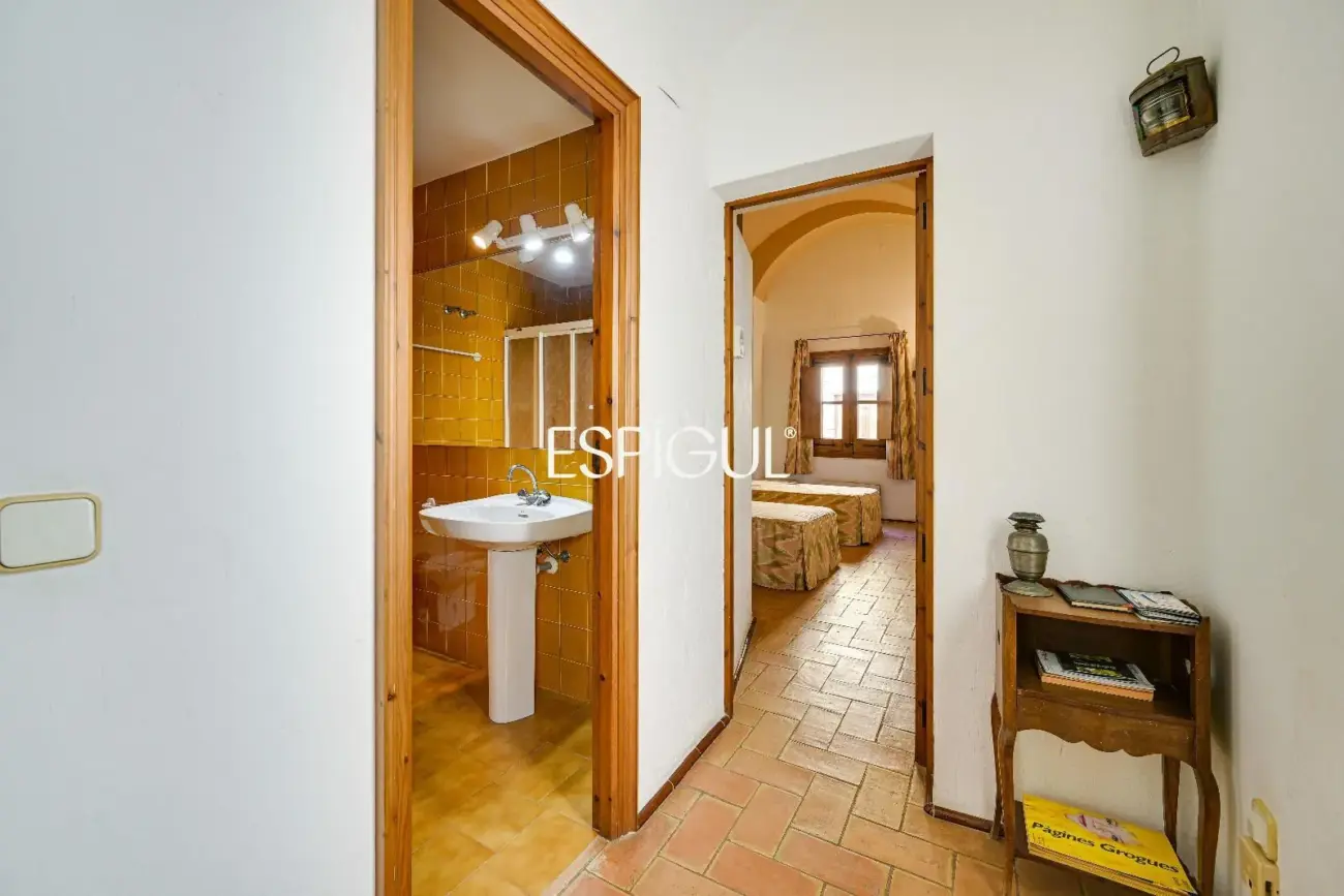 Exclusiva casa de pueblo con jardín en el centro