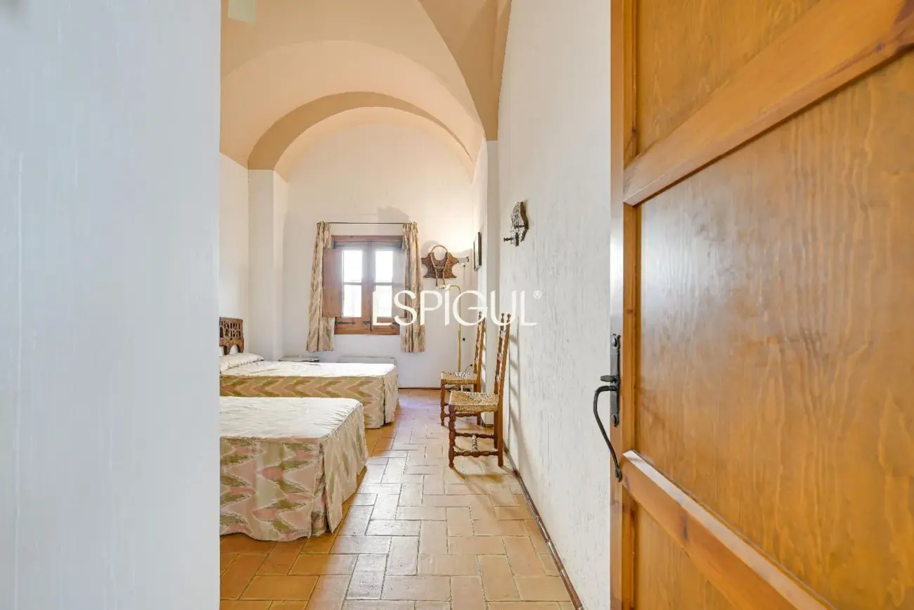 Exclusiva casa de pueblo con jardín en el centro