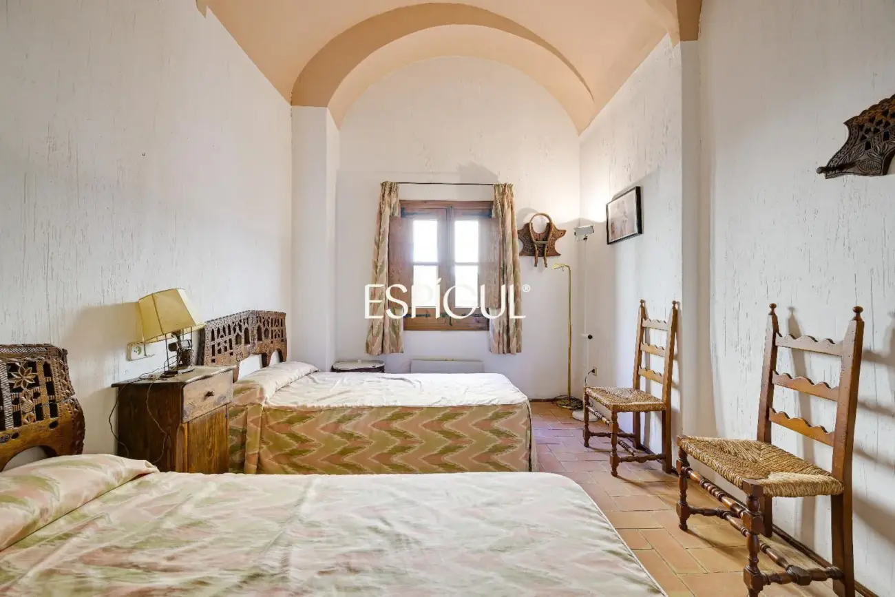 Exclusiva casa de pueblo con jardín en el centro