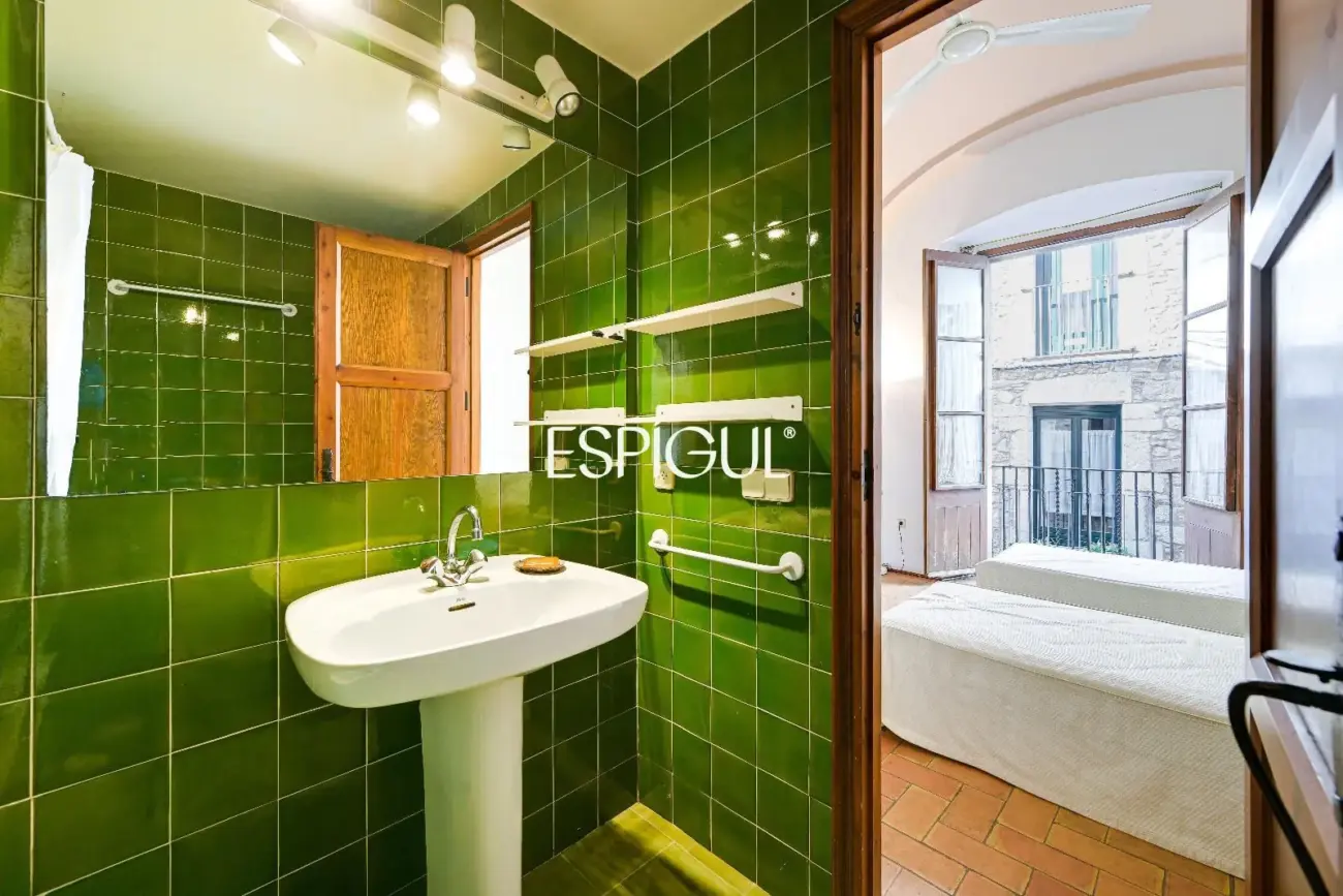 Exclusiva casa de pueblo con jardín en el centro