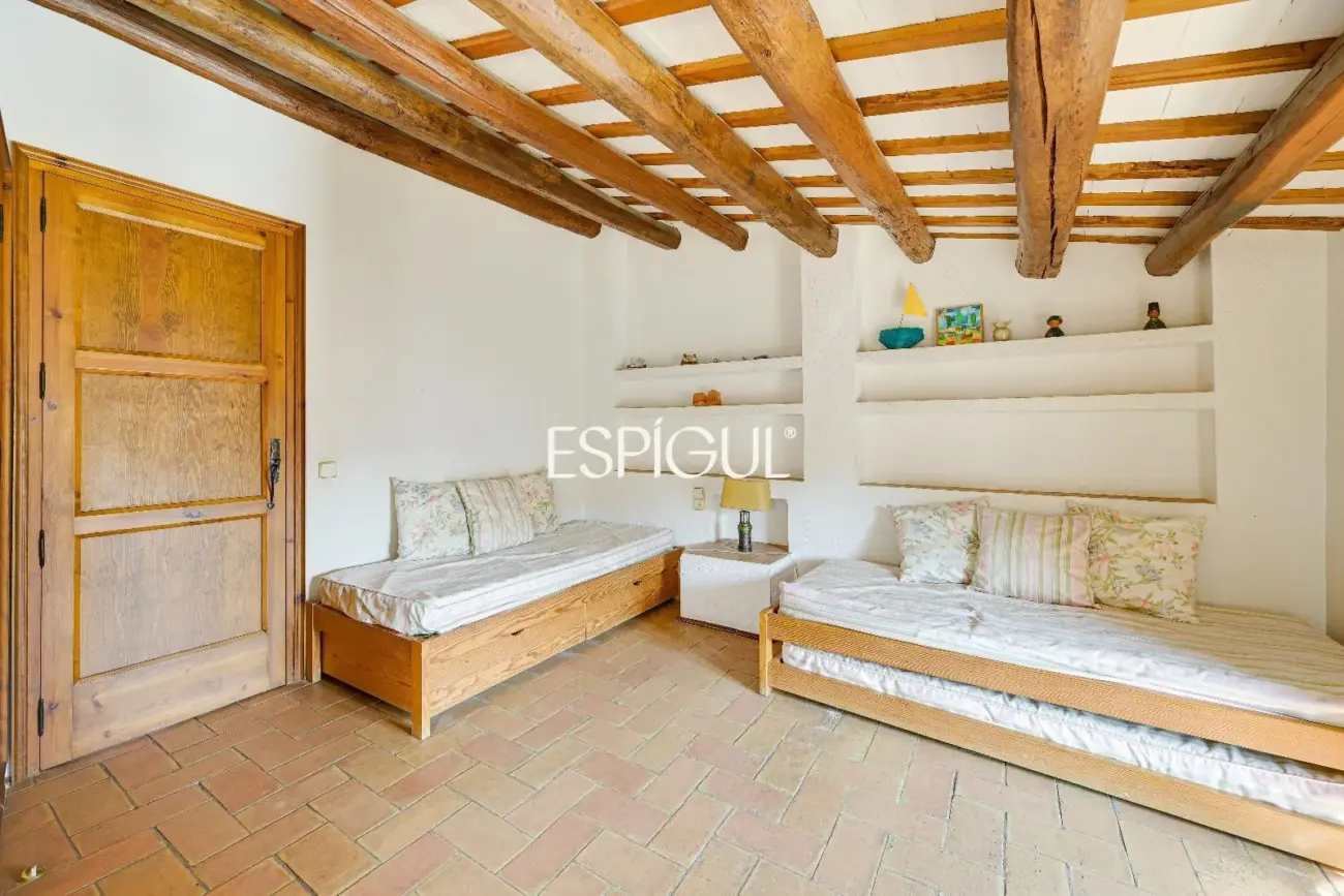 Exclusiva casa de pueblo con jardín en el centro