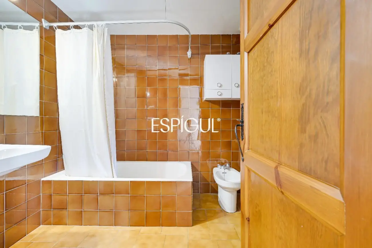 Exclusiva casa de pueblo con jardín en el centro