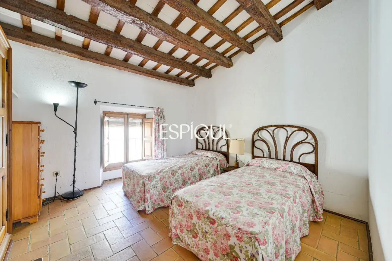 Exclusiva casa de pueblo con jardín en el centro