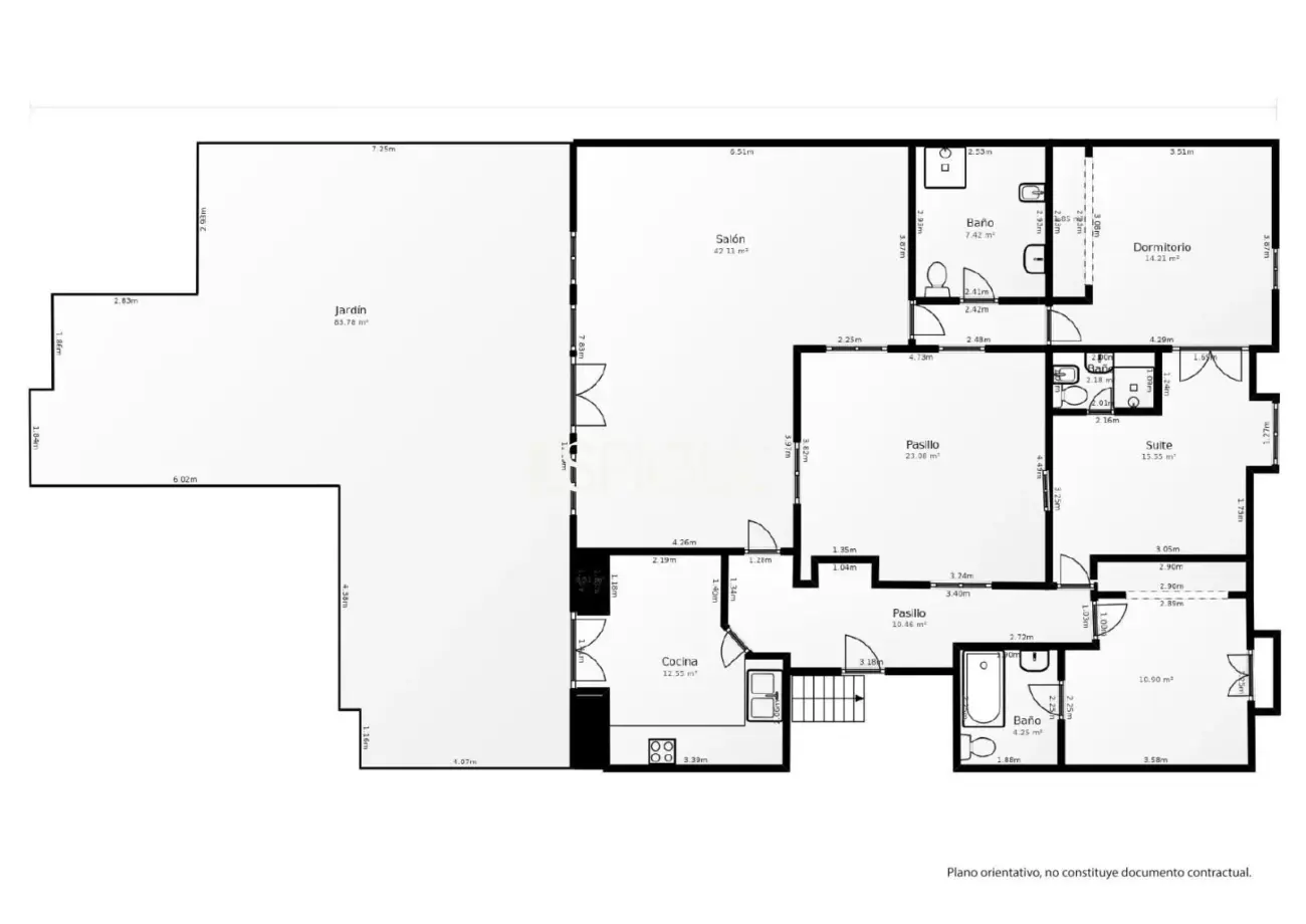 Exclusiva casa de pueblo con jardín en el centro