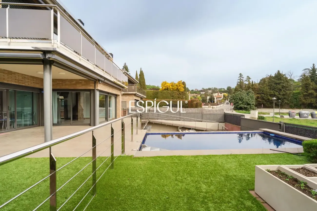 Exclusiva casa unifamiliar de obra vista en el centro de Vallromanes