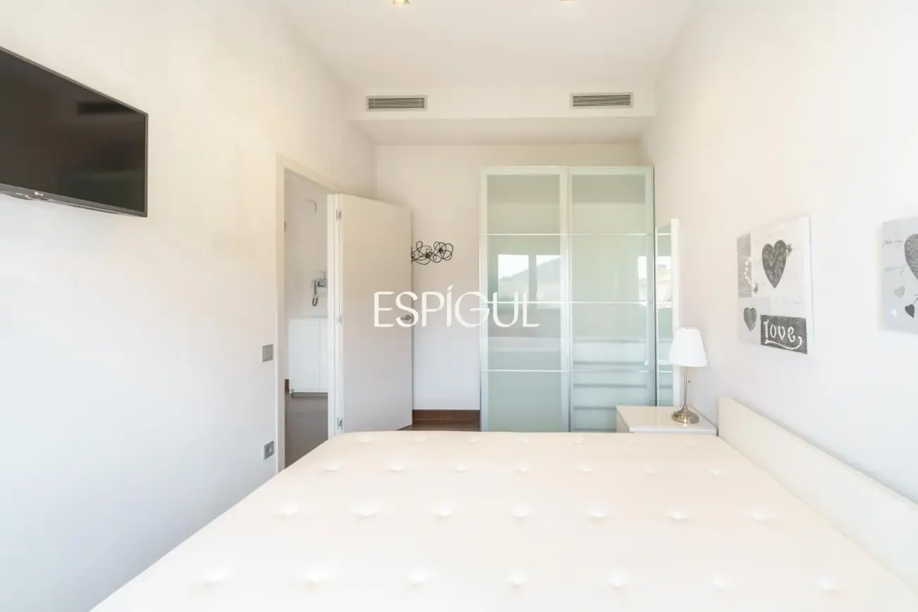 Exclusiva casa unifamiliar de obra vista en el centro de Vallromanes