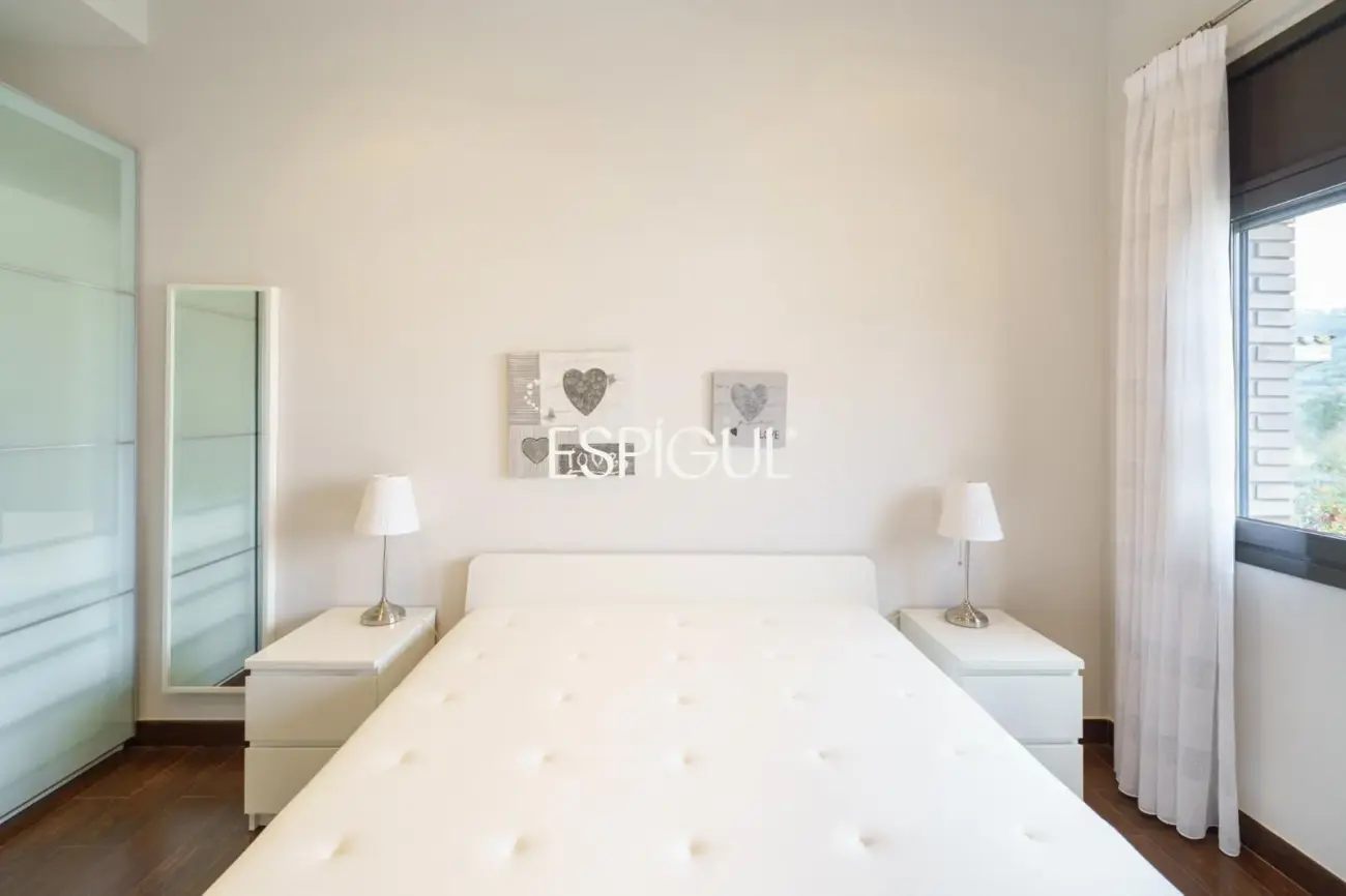 Exclusiva casa unifamiliar de obra vista en el centro de Vallromanes