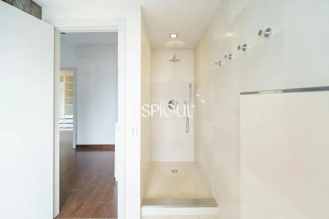 Exclusiva casa unifamiliar de obra vista en el centro de Vallromanes