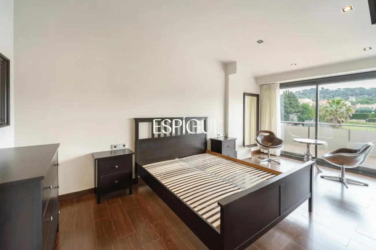 Exclusiva casa unifamiliar de obra vista en el centro de Vallromanes