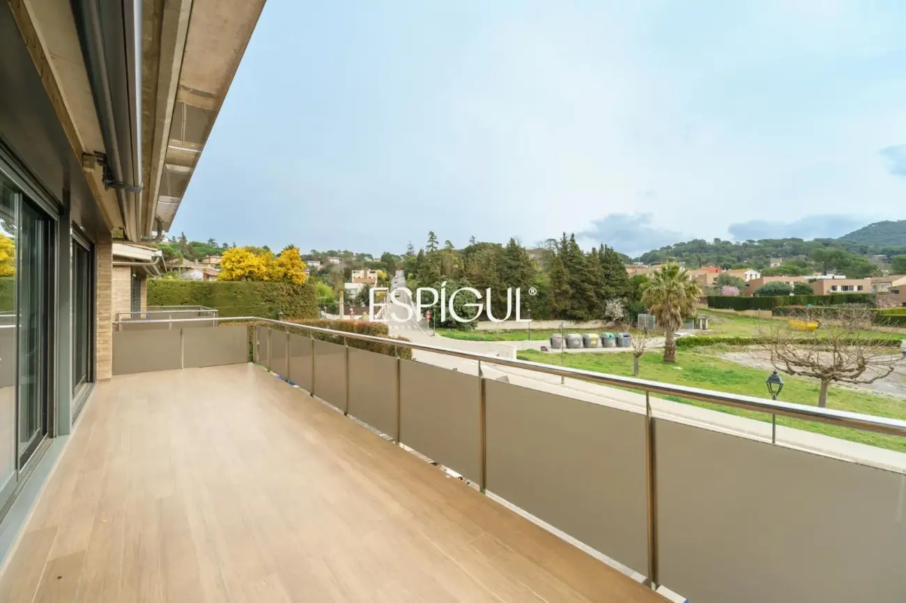 Exclusiva casa unifamiliar de obra vista en el centro de Vallromanes