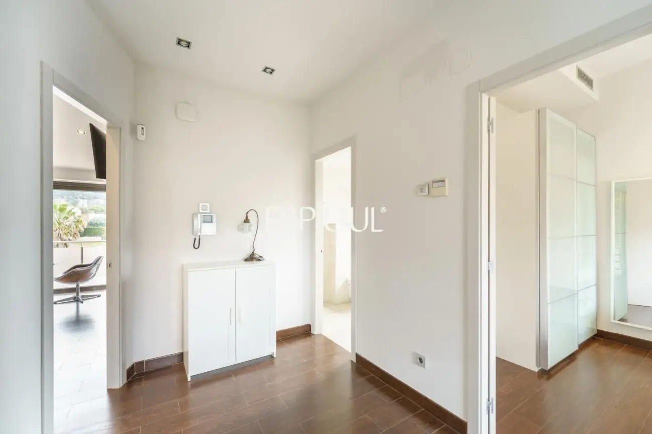 Exclusiva casa unifamiliar de obra vista en el centro de Vallromanes