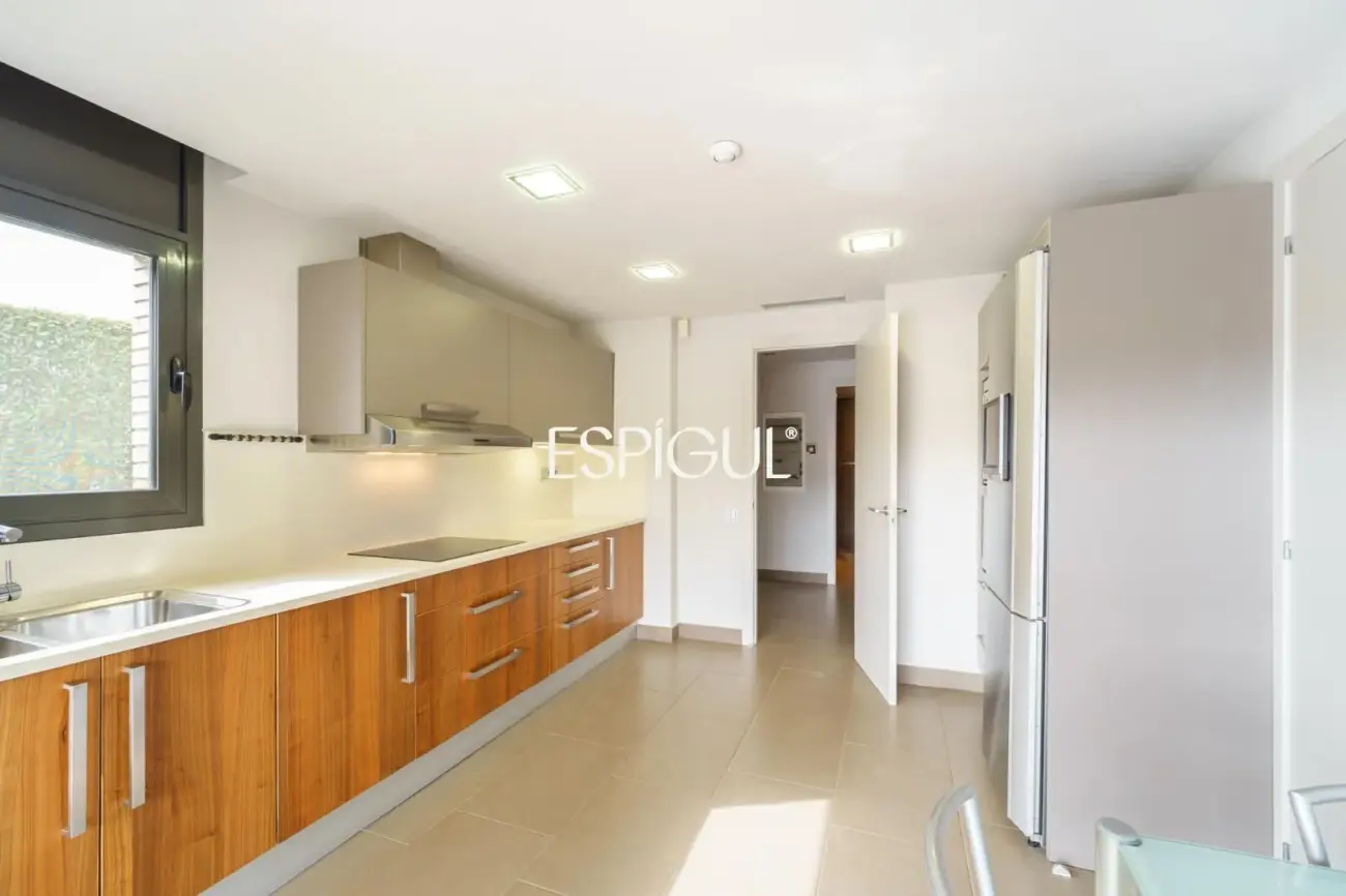 Exclusiva casa unifamiliar de obra vista en el centro de Vallromanes