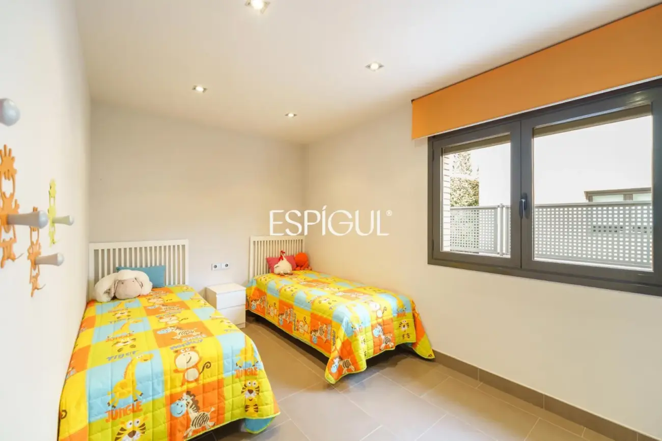 Exclusiva casa unifamiliar de obra vista en el centro de Vallromanes