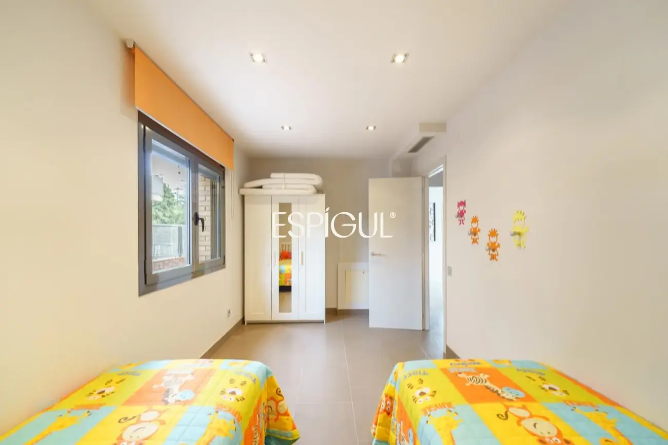 Exclusiva casa unifamiliar de obra vista en el centro de Vallromanes