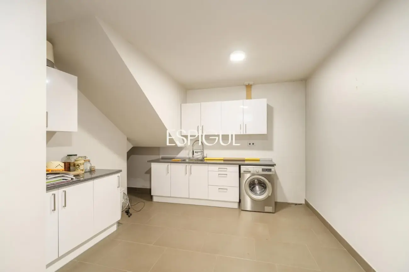 Exclusiva casa unifamiliar de obra vista en el centro de Vallromanes