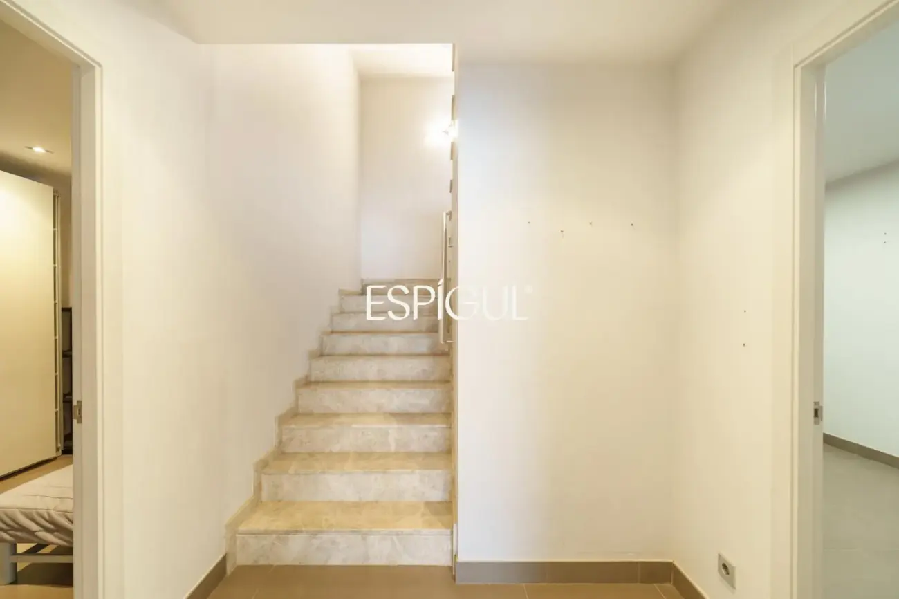 Exclusiva casa unifamiliar de obra vista en el centro de Vallromanes