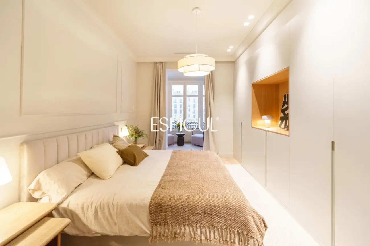 Exclusiva vivienda rehabilitada en finca regia en el corazón del Quadrat d’Or