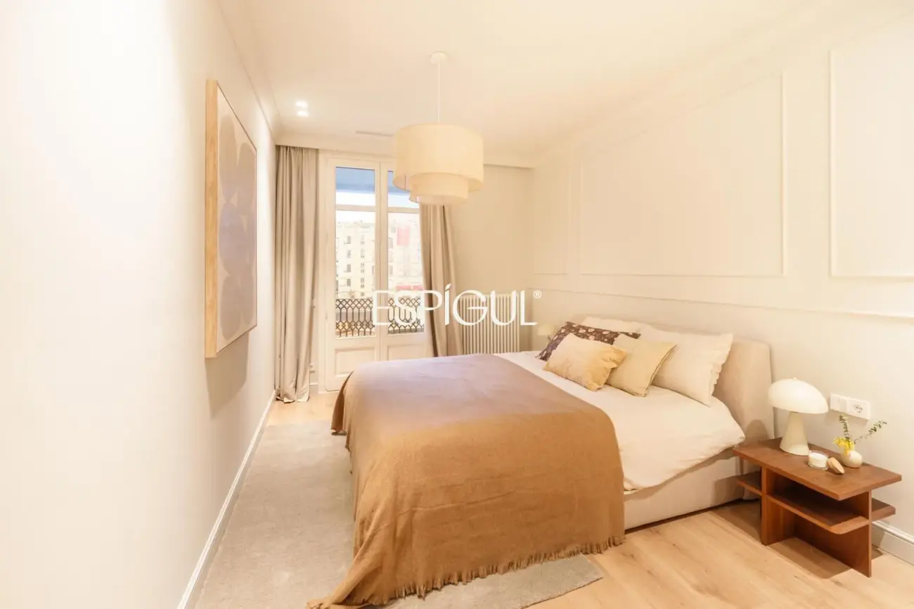 Exclusiva vivienda rehabilitada en finca regia en el corazón del Quadrat d’Or