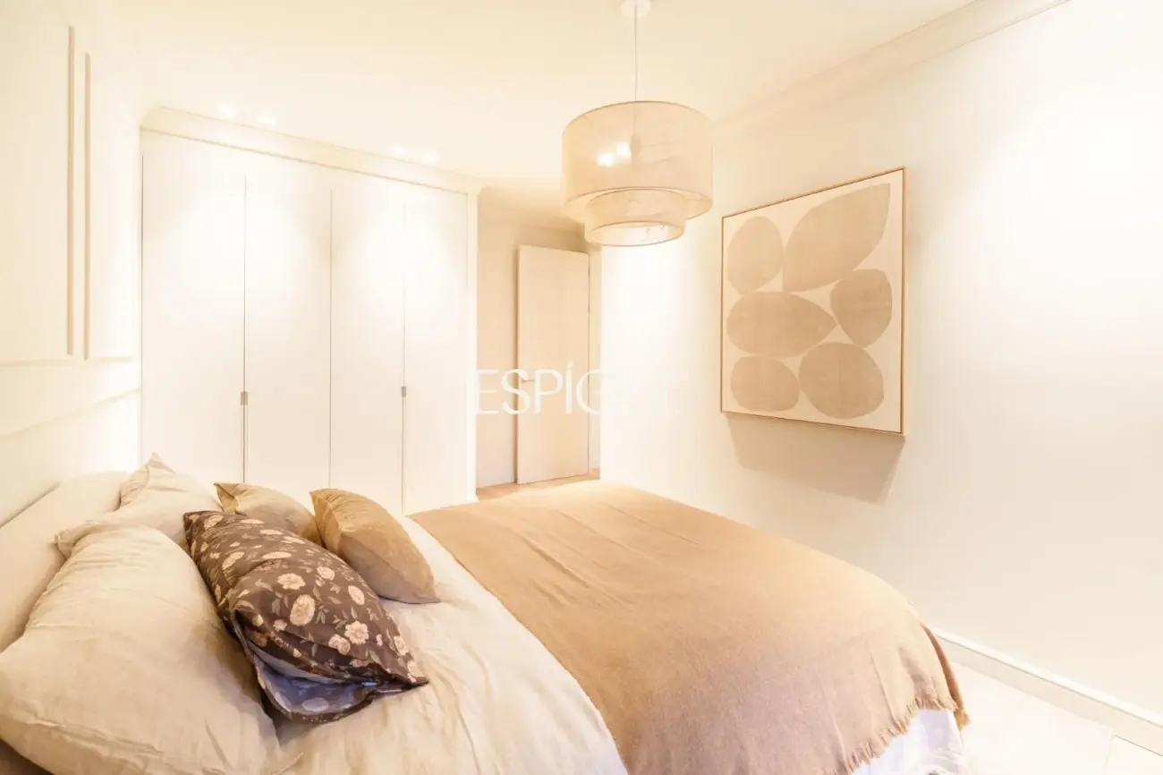 Exclusiva vivienda rehabilitada en finca regia en el corazón del Quadrat d’Or