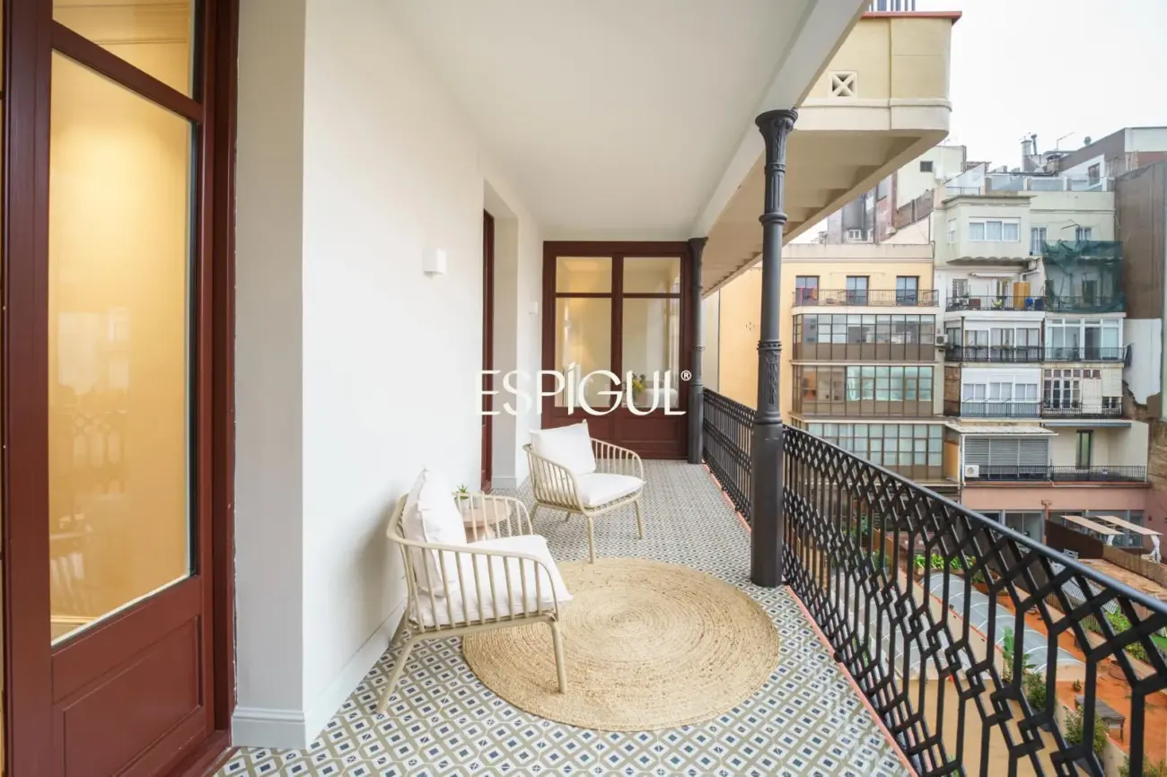 Exclusiva vivienda rehabilitada en finca regia en el corazón del Quadrat d’Or
