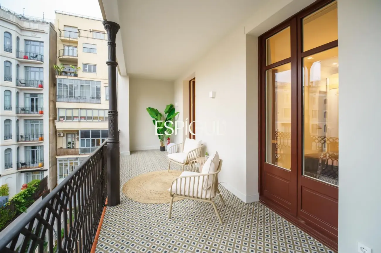 Exclusiva vivienda rehabilitada en finca regia en el corazón del Quadrat d’Or