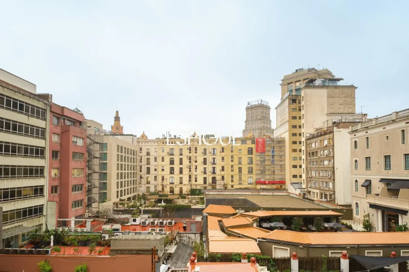 Exclusiva vivienda rehabilitada en finca regia en el corazón del Quadrat d’Or