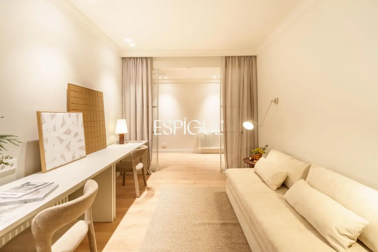 Exclusiva vivienda rehabilitada en finca regia en el corazón del Quadrat d’Or