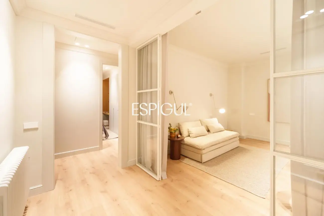 Exclusiva vivienda rehabilitada en finca regia en el corazón del Quadrat d’Or