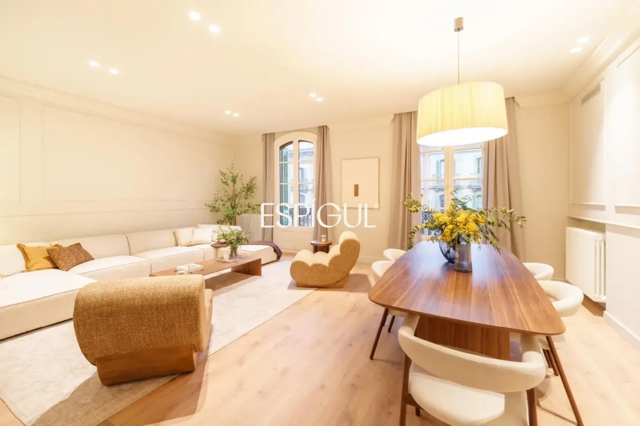 Exclusiva vivienda rehabilitada en finca regia en el corazón del Quadrat d’Or