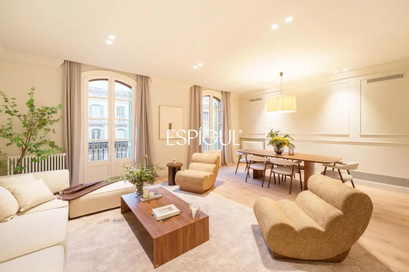 Exclusiva vivienda rehabilitada en finca regia en el corazón del Quadrat d’Or