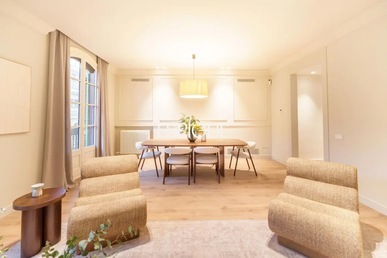 Exclusiva vivienda rehabilitada en finca regia en el corazón del Quadrat d’Or