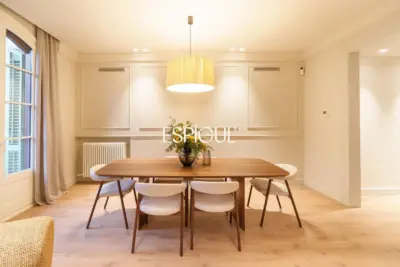 Exclusiva vivienda rehabilitada en finca regia en el corazón del Quadrat d’Or