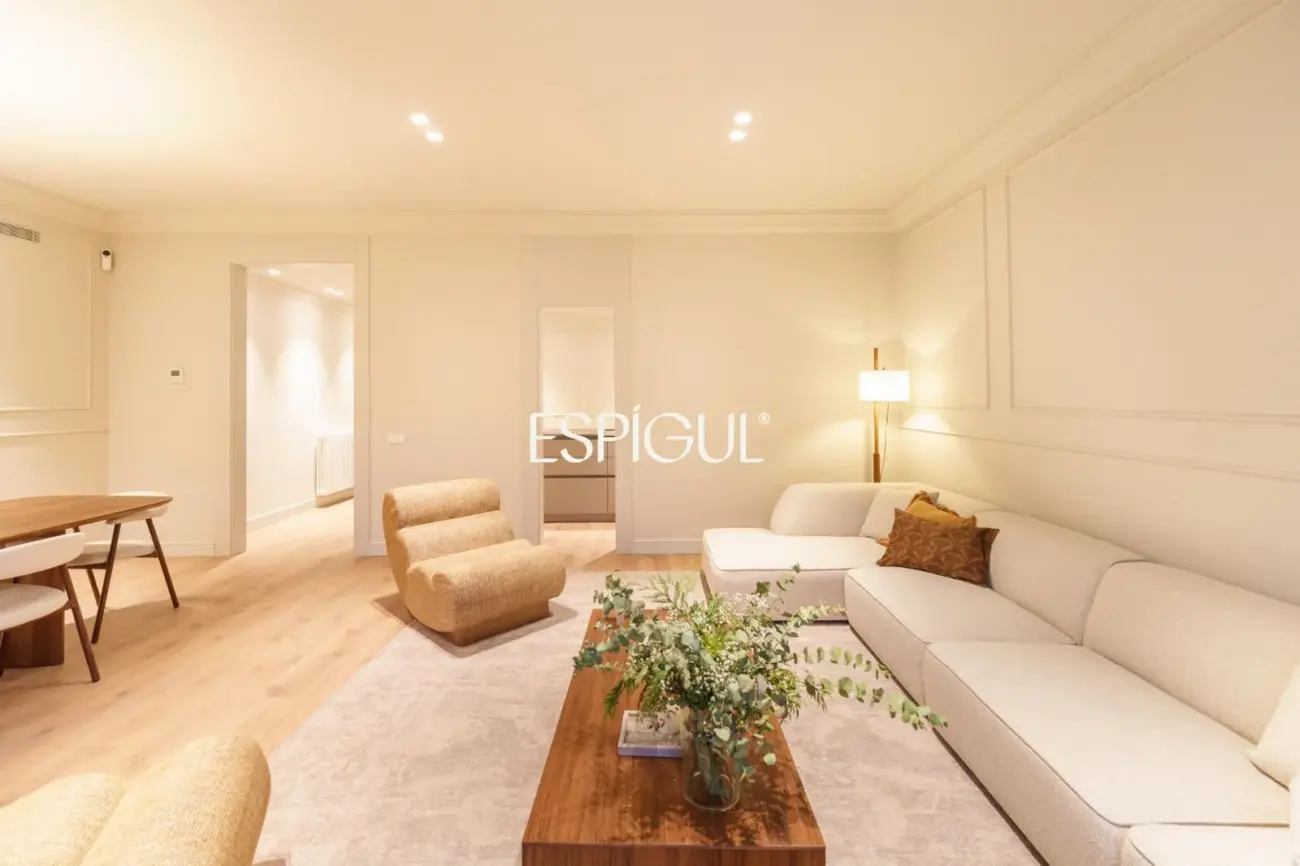 Exclusiva vivienda rehabilitada en finca regia en el corazón del Quadrat d’Or