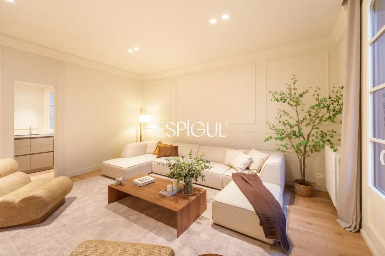 Exclusiva vivienda rehabilitada en finca regia en el corazón del Quadrat d’Or