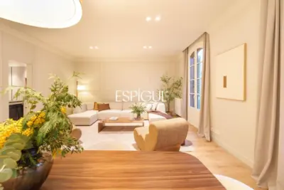 Exclusiva vivienda rehabilitada en finca regia en el corazón del Quadrat d’Or