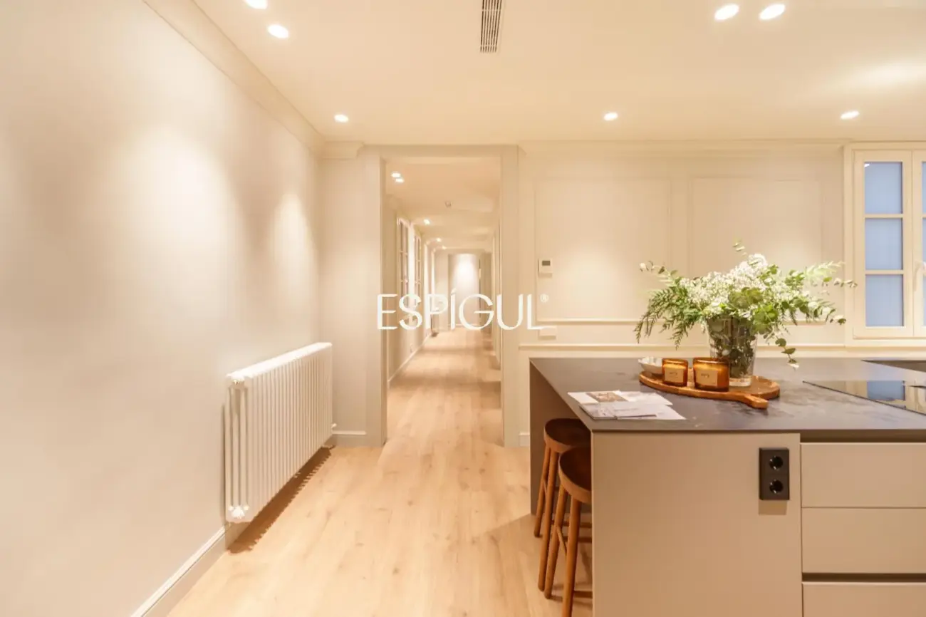 Exclusiva vivienda rehabilitada en finca regia en el corazón del Quadrat d’Or