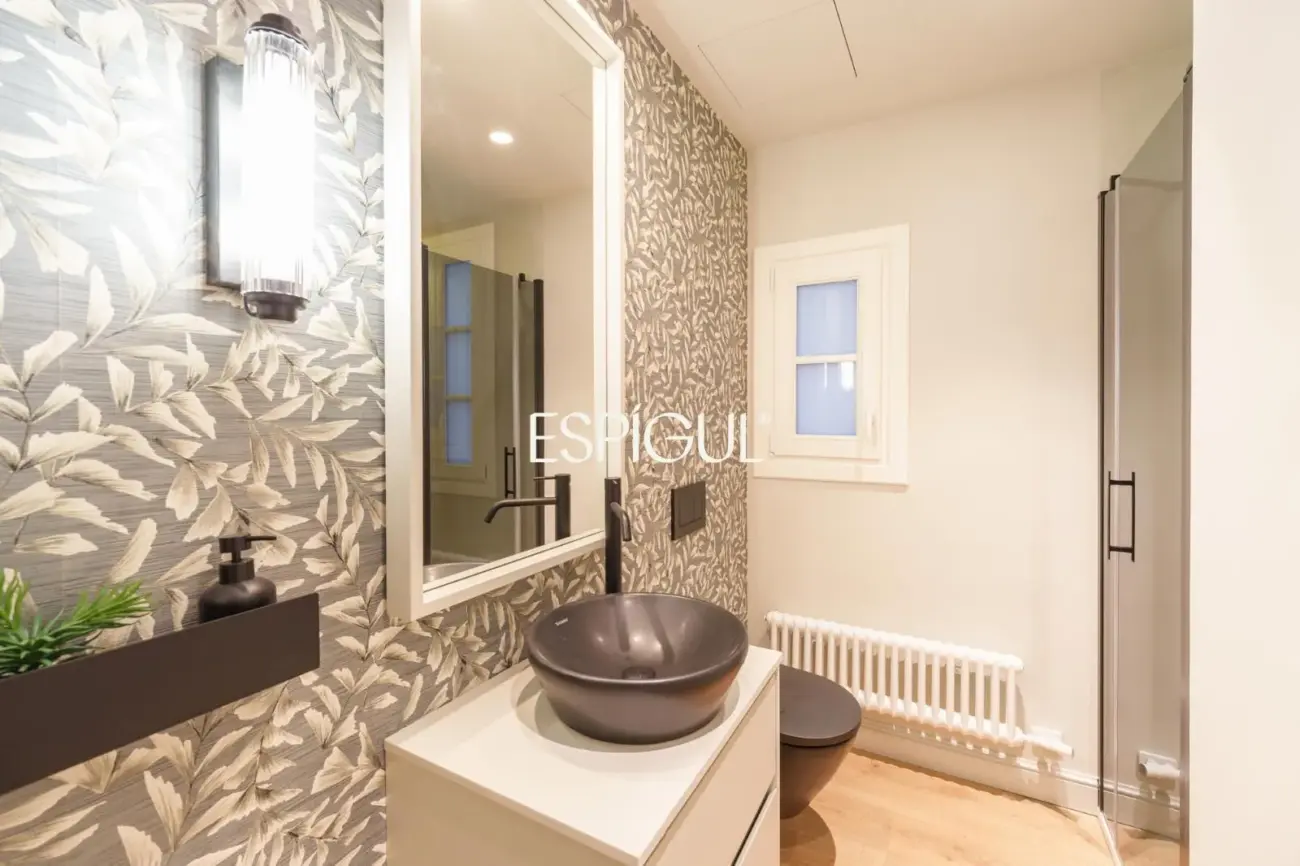 Exclusiva vivienda rehabilitada en finca regia en el corazón del Quadrat d’Or