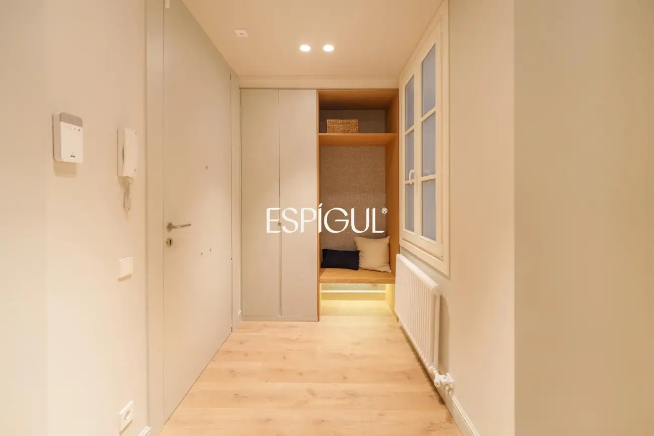 Exclusiva vivienda rehabilitada en finca regia en el corazón del Quadrat d’Or