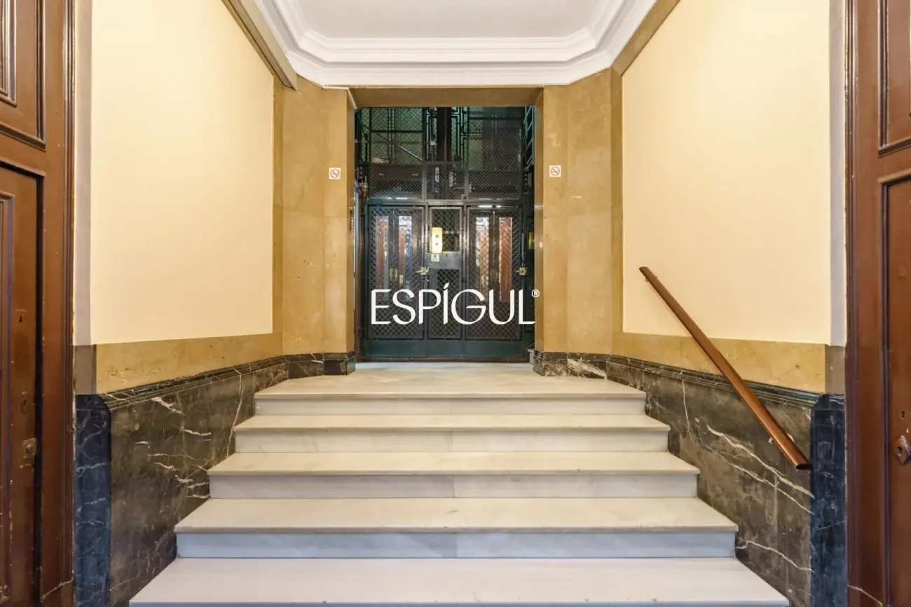 Exclusiva vivienda rehabilitada en finca regia en el corazón del Quadrat d’Or